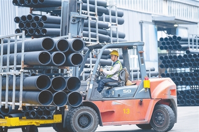 定安:管材企业生产忙